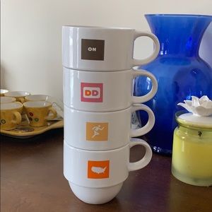 Dunkin 4 pc set mugs. 2007 America Runs On Dunkin